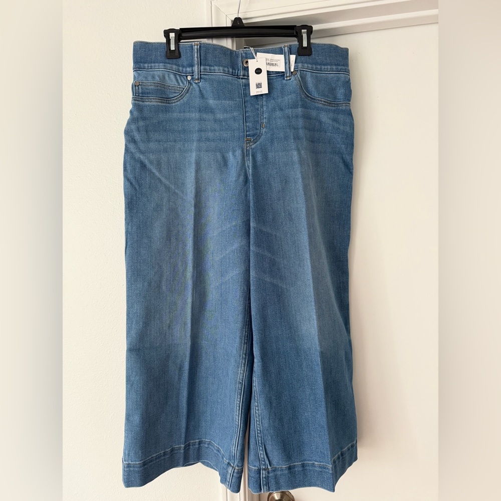 SPANX, New With Tags, 1X Petite (18/20)
Women's Wide Leg Stonewashed Blue Jeans - Picture 2 of 4
